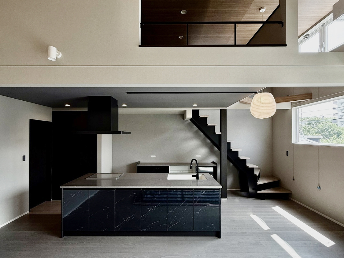 モノトーンで統一した、洗練された大人の空間